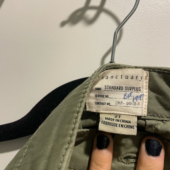 Adorable Sanctuary capris - Picture 3 of 3